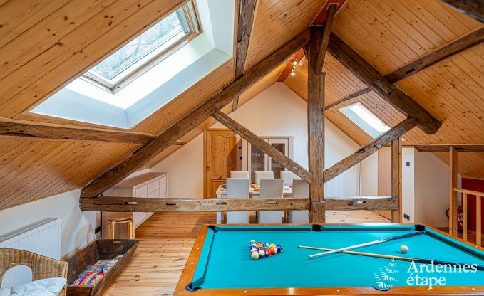 Chalet avec une superbe terrasse et une belle grande salle de jeux � Saint-Hubert pour 9 personnes