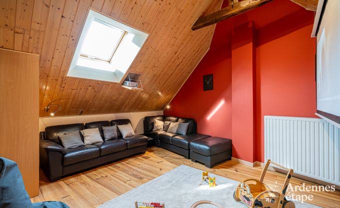 Chalet avec une superbe terrasse et une belle grande salle de jeux � Saint-Hubert pour 9 personnes