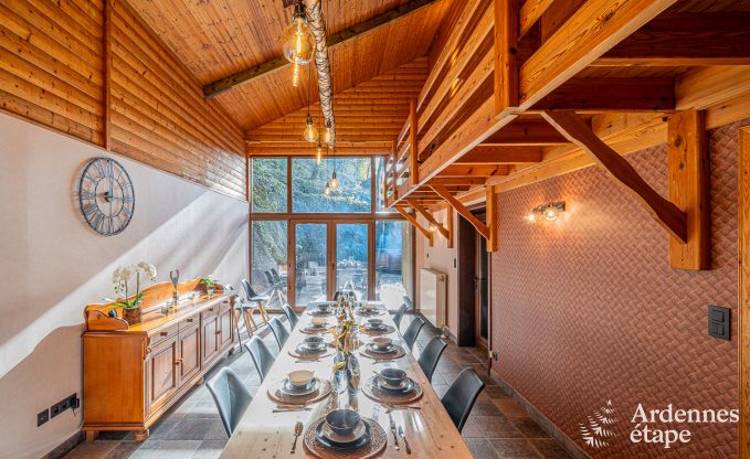 Chalet avec une superbe terrasse et une belle grande salle de jeux � Saint-Hubert pour 9 personnes