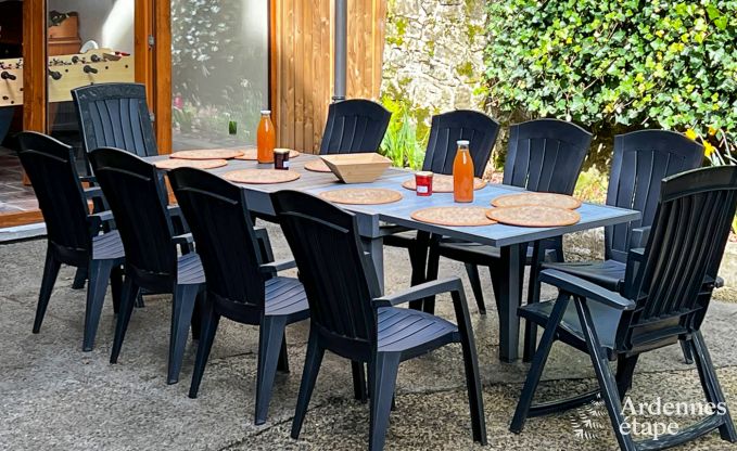 Chalet avec une superbe terrasse et une belle grande salle de jeux � Saint-Hubert pour 9 personnes