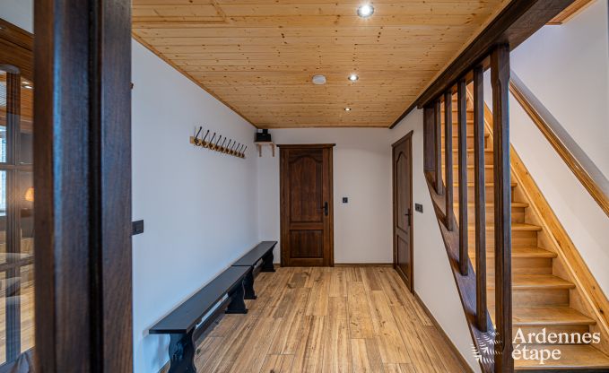 Chalet avec une superbe terrasse et une belle grande salle de jeux � Saint-Hubert pour 9 personnes
