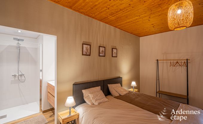 Chalet avec une superbe terrasse et une belle grande salle de jeux � Saint-Hubert pour 9 personnes