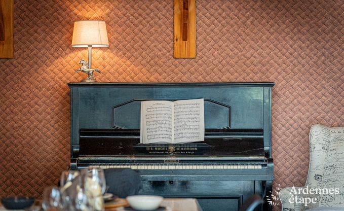 Chalet avec une superbe terrasse et une belle grande salle de jeux � Saint-Hubert pour 9 personnes