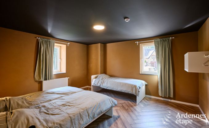 Grande maison de vacances Saint-Vith pour 23 personnes avec 6 chambres, sauna et grand jardin