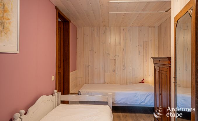 Ch�teau historique � Sainte-Ode pour 46 personnes, avec piscine