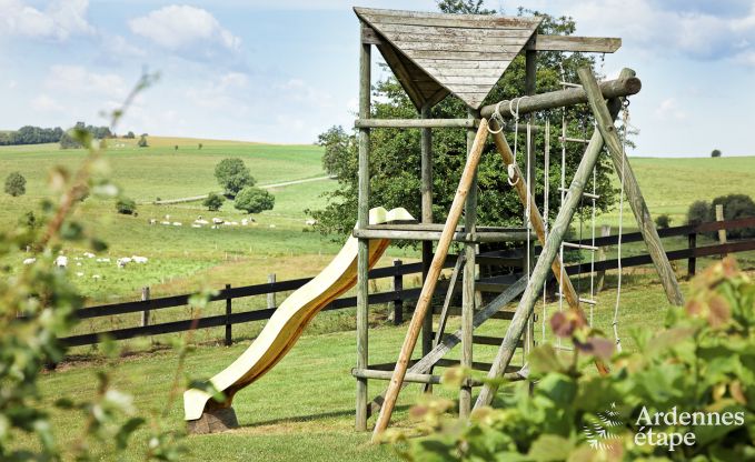 Ch�teau historique � Sainte-Ode pour 46 personnes, avec piscine