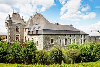 Gîte rural pour sept personnes dans un superbe château-ferme à Sainte-Ode
