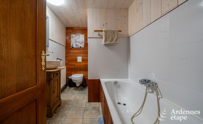 Maison de vacances confortable avec piscine � Sainte-Ode, Ardenne