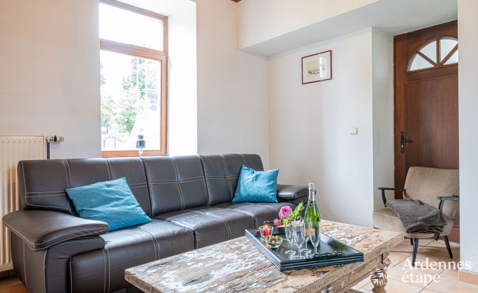 Maison de vacances confortable avec piscine � Sainte-Ode, Ardenne