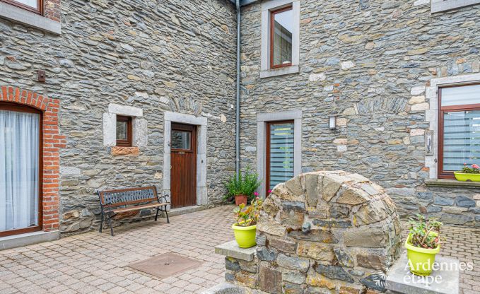 Maison de vacances confortable avec piscine � Sainte-Ode, Ardenne