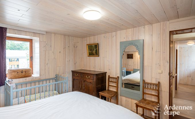 Maison de vacances confortable avec piscine � Sainte-Ode, Ardenne