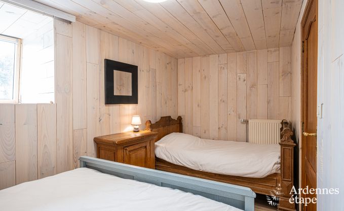 Maison de vacances confortable avec piscine � Sainte-Ode, Ardenne