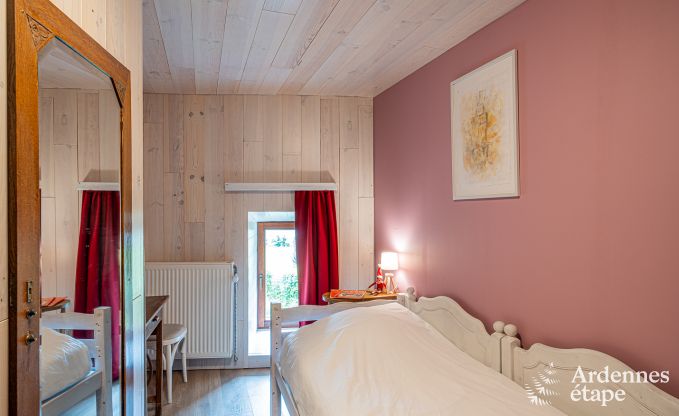 Maison de vacances confortable avec piscine � Sainte-Ode, Ardenne