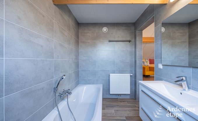 Maison de vacances familiale confortable avec piscine � Sainte-Ode, Ardenne