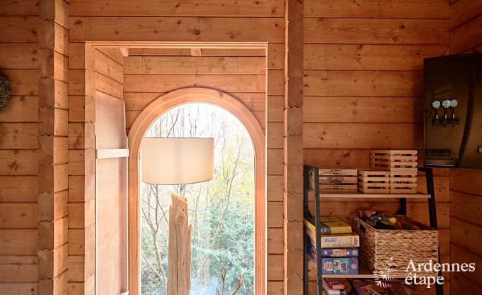 Chalet spacieux  Somme-Leuze pour 8 personnes avec 4 chambres, 3 salles de bains, poele  pellets et jardin priv