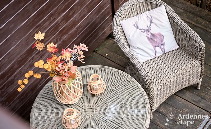 Chalet spacieux  Somme-Leuze pour 8 personnes avec 4 chambres, 3 salles de bains, poele  pellets et jardin priv