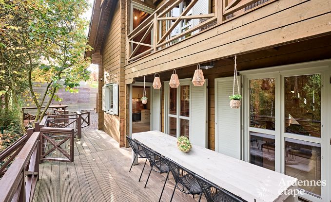 Chalet spacieux  Somme-Leuze pour 8 personnes avec 4 chambres, 3 salles de bains, poele  pellets et jardin priv