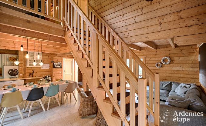 Chalet spacieux  Somme-Leuze pour 8 personnes avec 4 chambres, 3 salles de bains, poele  pellets et jardin priv