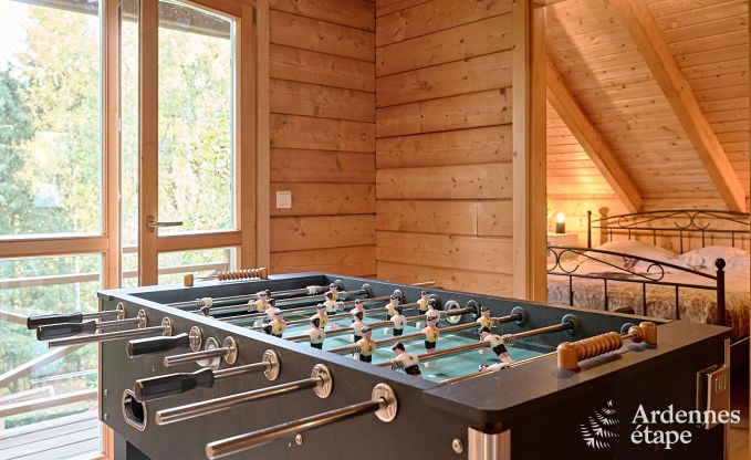 Chalet spacieux  Somme-Leuze pour 8 personnes avec 4 chambres, 3 salles de bains, poele  pellets et jardin priv