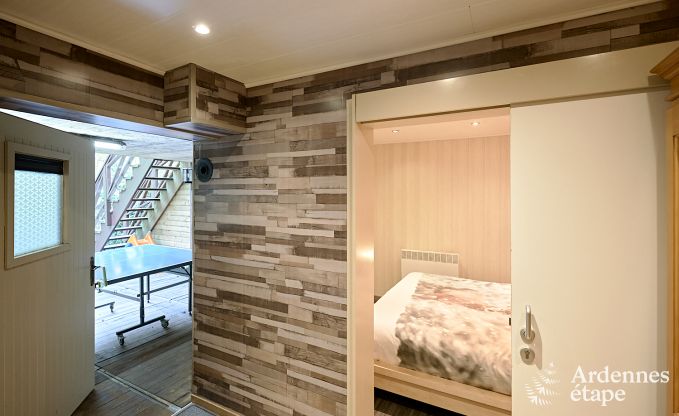 Chalet spacieux  Somme-Leuze pour 8 personnes avec 4 chambres, 3 salles de bains, poele  pellets et jardin priv