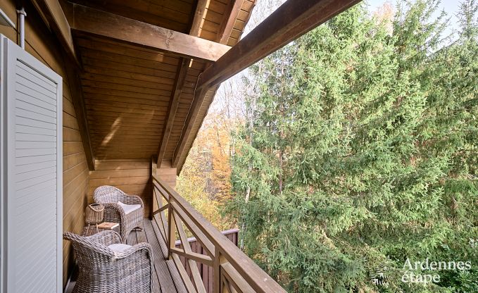 Chalet spacieux  Somme-Leuze pour 8 personnes avec 4 chambres, 3 salles de bains, poele  pellets et jardin priv