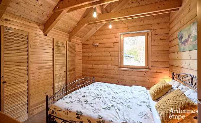 Chalet spacieux  Somme-Leuze pour 8 personnes avec 4 chambres, 3 salles de bains, poele  pellets et jardin priv