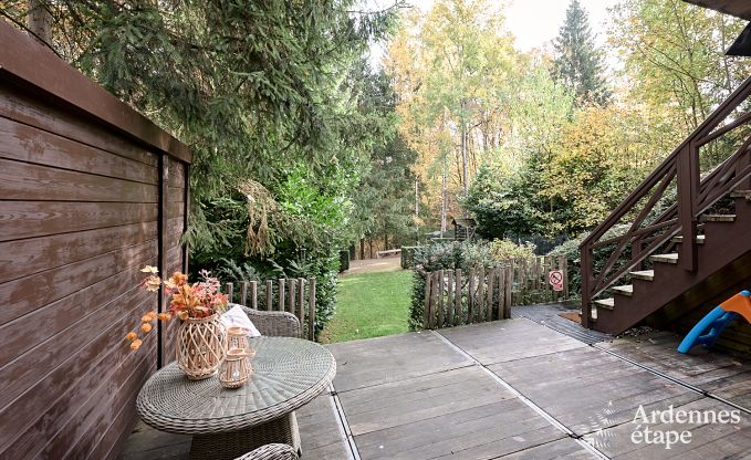 Chalet spacieux  Somme-Leuze pour 8 personnes avec 4 chambres, 3 salles de bains, poele  pellets et jardin priv