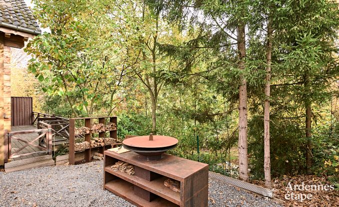 Chalet spacieux  Somme-Leuze pour 8 personnes avec 4 chambres, 3 salles de bains, poele  pellets et jardin priv