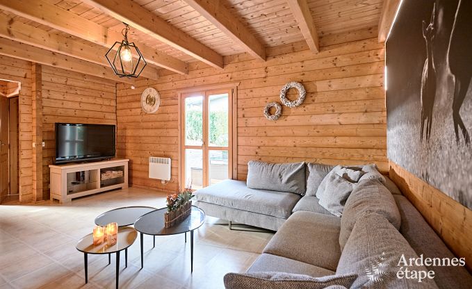 Chalet spacieux  Somme-Leuze pour 8 personnes avec 4 chambres, 3 salles de bains, poele  pellets et jardin priv