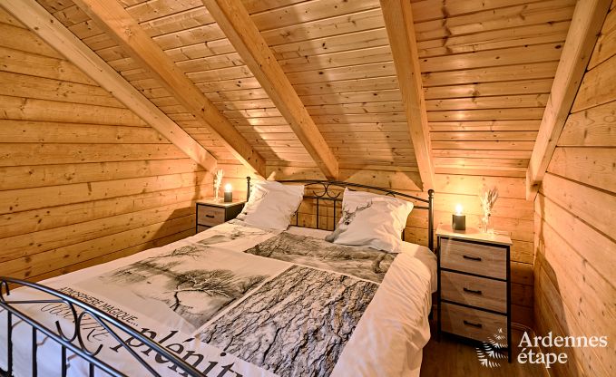 Chalet spacieux  Somme-Leuze pour 8 personnes avec 4 chambres, 3 salles de bains, poele  pellets et jardin priv