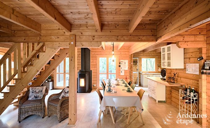 Chalet spacieux  Somme-Leuze pour 8 personnes avec 4 chambres, 3 salles de bains, poele  pellets et jardin priv