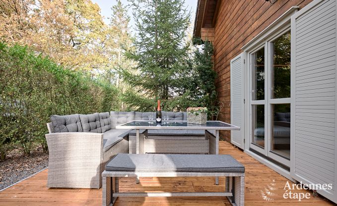 Chalet spacieux  Somme-Leuze pour 8 personnes avec 4 chambres, 3 salles de bains, poele  pellets et jardin priv