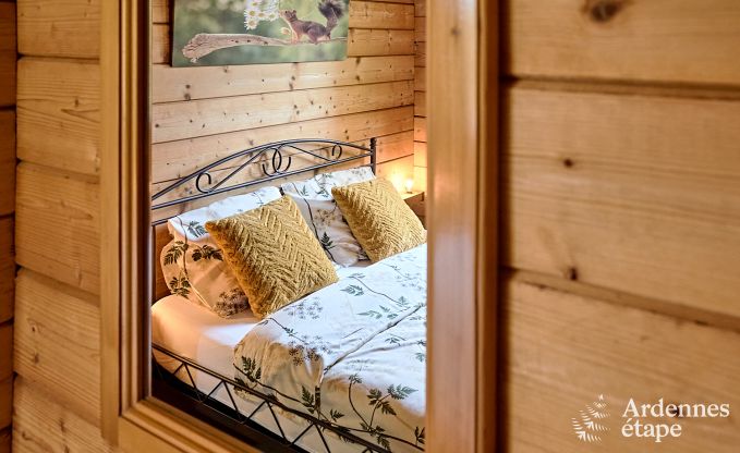 Chalet spacieux  Somme-Leuze pour 8 personnes avec 4 chambres, 3 salles de bains, poele  pellets et jardin priv