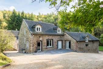 Villa  avec piscine intérieure chauffée et jacuzzi à Spa