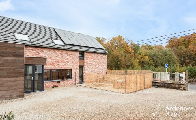 Maison de vacances spacieuse pour 8 personnes à Spa en Ardenne : 4 chambres, 2 salles de bains et terrasse privée à 1 km du centre-ville