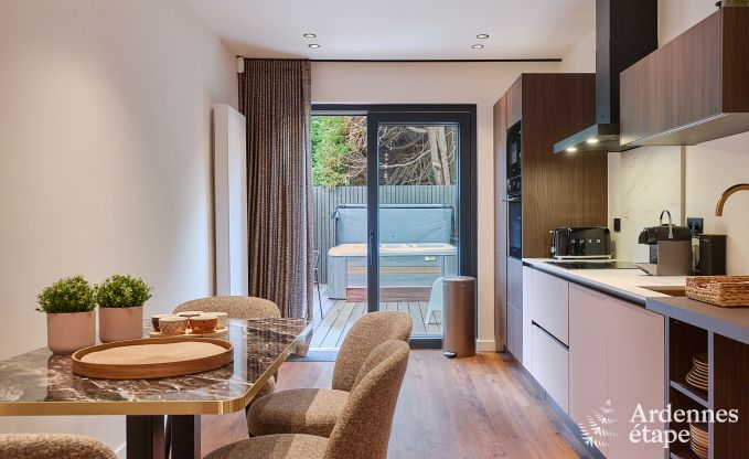 Charmante maison de vacances  Spa avec 2 chambres, espace de dtente et terrasse prive avec jacuzzi