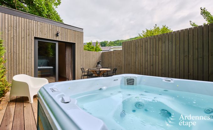 Charmante maison de vacances  Spa avec 2 chambres, espace de dtente et terrasse prive avec jacuzzi