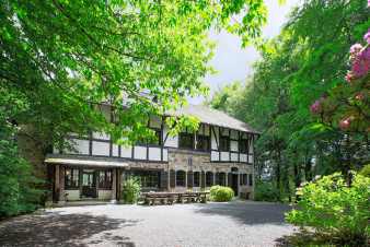 Rustique maison de vacances à Spa pour 20 personnes en Ardenne