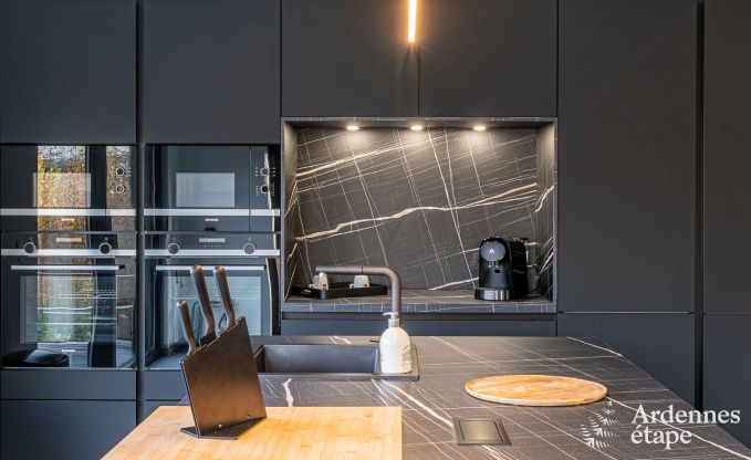 Maison de vacances haut de gamme en Ardenne : Sjour de luxe pour 10 personnes avec piscine, jacuzzi et proximit de Spa et Francorchamps