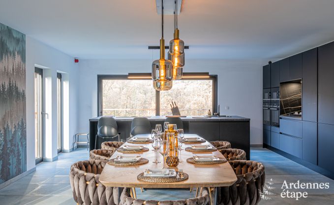 Maison de vacances haut de gamme en Ardenne : Sjour de luxe pour 10 personnes avec piscine, jacuzzi et proximit de Spa et Francorchamps