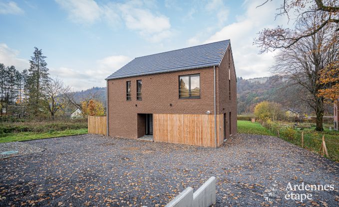 Maison de vacances haut de gamme en Ardenne : Sjour de luxe pour 10 personnes avec piscine, jacuzzi et proximit de Spa et Francorchamps