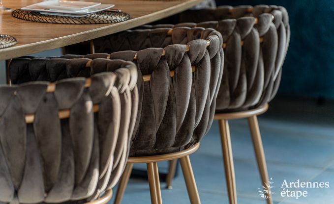 Maison de vacances haut de gamme en Ardenne : Sjour de luxe pour 10 personnes avec piscine, jacuzzi et proximit de Spa et Francorchamps