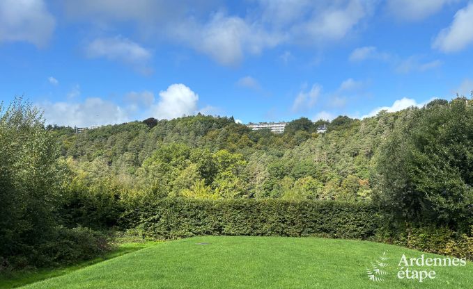 Maison de vacances haut de gamme en Ardenne : Sjour de luxe pour 10 personnes avec piscine, jacuzzi et proximit de Spa et Francorchamps