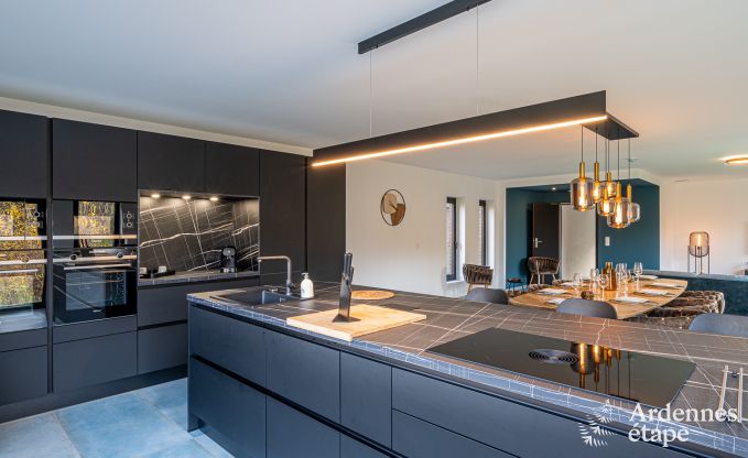 Maison de vacances haut de gamme en Ardenne : Sjour de luxe pour 10 personnes avec piscine, jacuzzi et proximit de Spa et Francorchamps