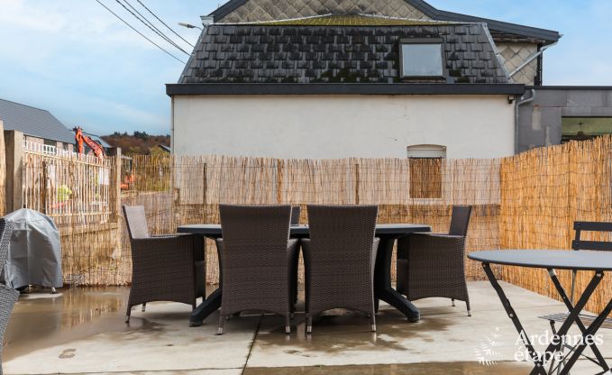 Maison de vacances spacieuse pour 8 personnes  Spa en Ardenne : 4 chambres, 2 salles de bains et terrasse prive  1 km du centre-ville