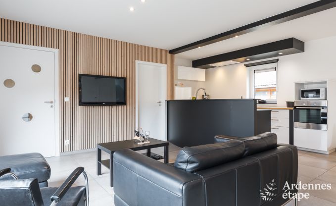 Maison de vacances spacieuse pour 8 personnes  Spa en Ardenne : 4 chambres, 2 salles de bains et terrasse prive  1 km du centre-ville