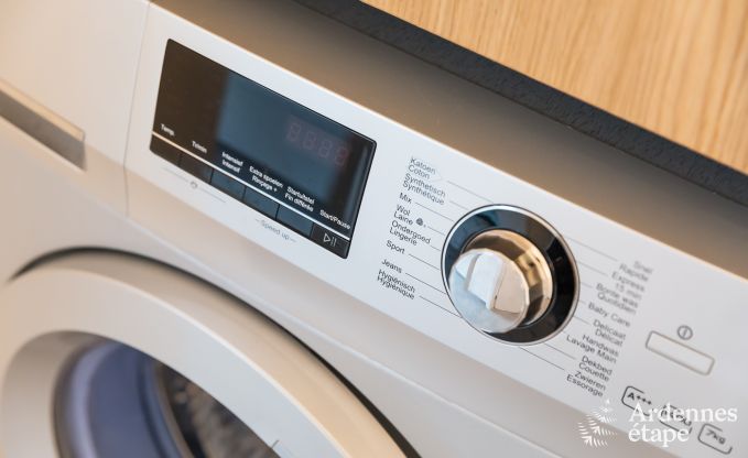 Maison de vacances spacieuse pour 8 personnes  Spa en Ardenne : 4 chambres, 2 salles de bains et terrasse prive  1 km du centre-ville