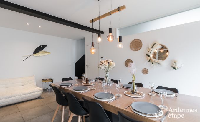 Maison de vacances spacieuse pour 8 personnes  Spa en Ardenne : 4 chambres, 2 salles de bains et terrasse prive  1 km du centre-ville