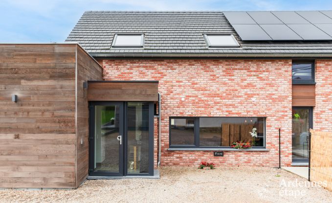 Maison de vacances spacieuse pour 8 personnes  Spa en Ardenne : 4 chambres, 2 salles de bains et terrasse prive  1 km du centre-ville