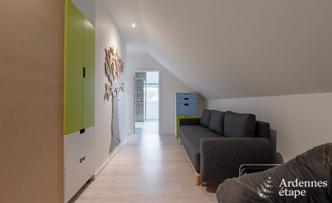 Maison de vacances spacieuse pour 8 personnes  Spa en Ardenne : 4 chambres, 2 salles de bains et terrasse prive  1 km du centre-ville